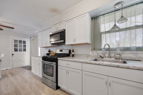 Tiny photo for 375 Douglas Road, Batavia, IL 60510 (MLS # 12605274)