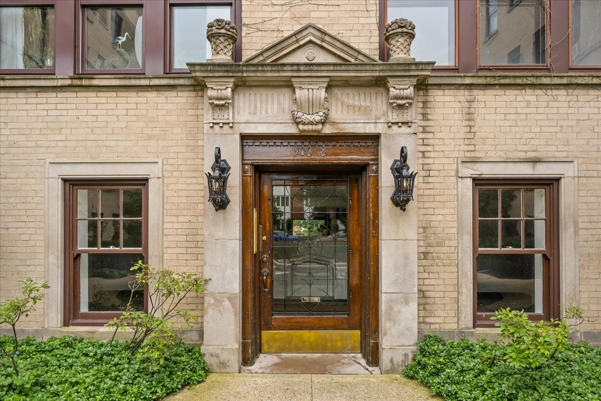 906 Greenwood Street 3E