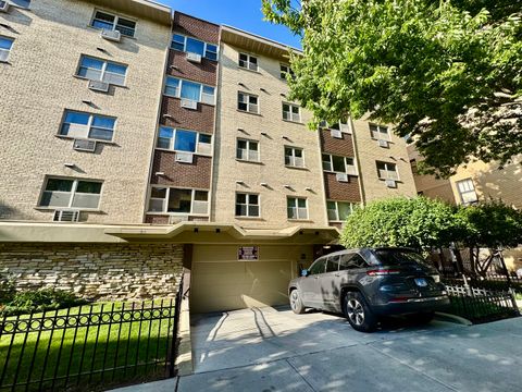 Photo of 420 W Aldine Avenue #406, Chicago, IL 60657 (MLS # 12458109)