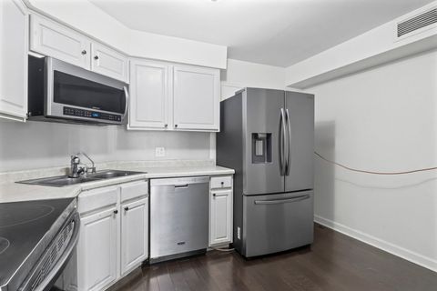 Tiny photo for 6033 N Sheridan Road #10D, Chicago, IL 60660 (MLS # 12499532)