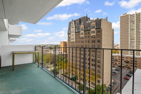Tiny photo for 6033 N Sheridan Road #10D, Chicago, IL 60660 (MLS # 12499532)