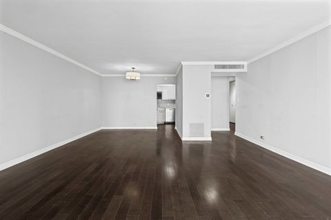 Tiny photo for 6033 N Sheridan Road #10D, Chicago, IL 60660 (MLS # 12499532)