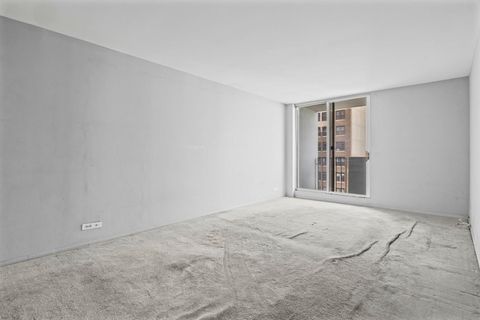 Tiny photo for 6033 N Sheridan Road #10D, Chicago, IL 60660 (MLS # 12499532)