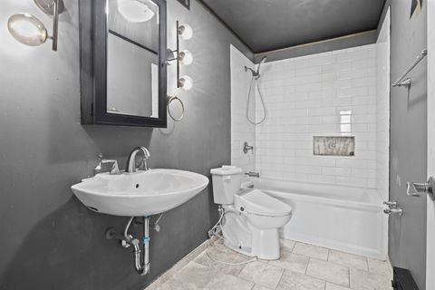 Tiny photo for 6033 N Sheridan Road #10D, Chicago, IL 60660 (MLS # 12499532)