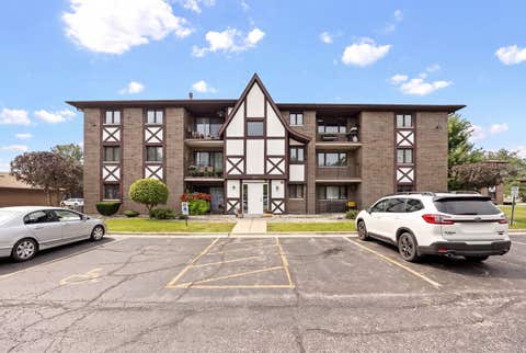 Tiny photo for 10511 S Roberts Road #2A, Palos Hills, IL 60465 (MLS # 12702059)