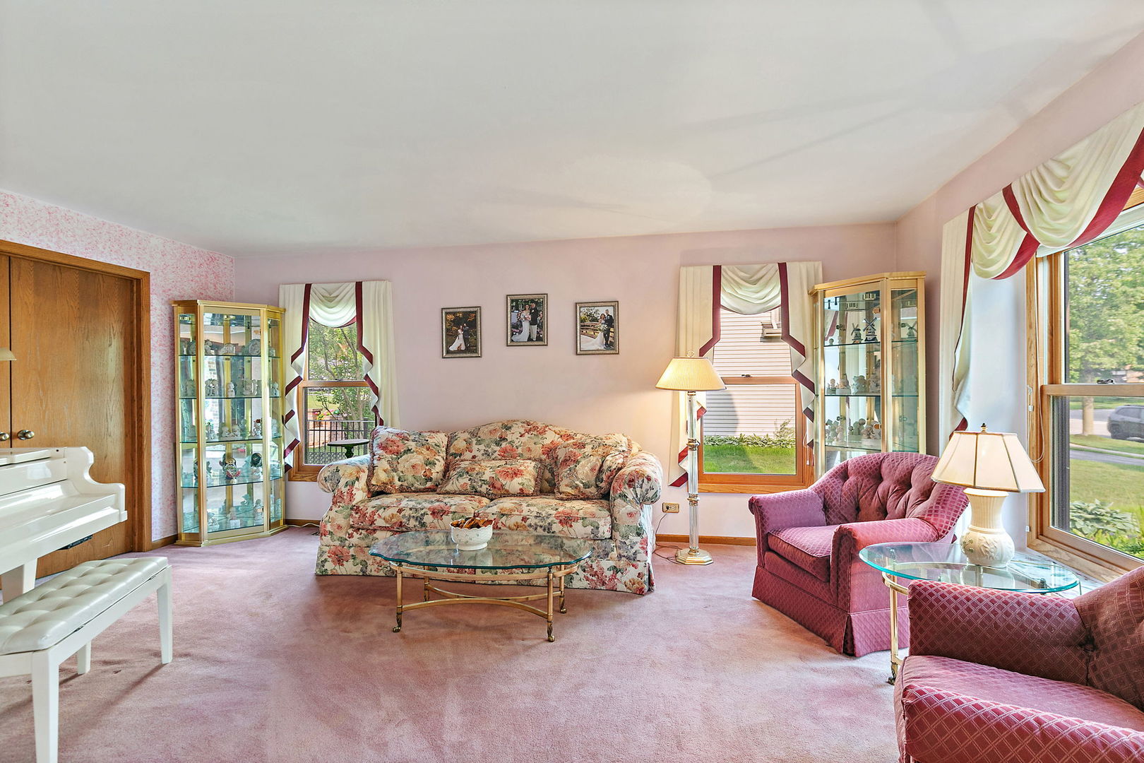 1044 Inverness Lane