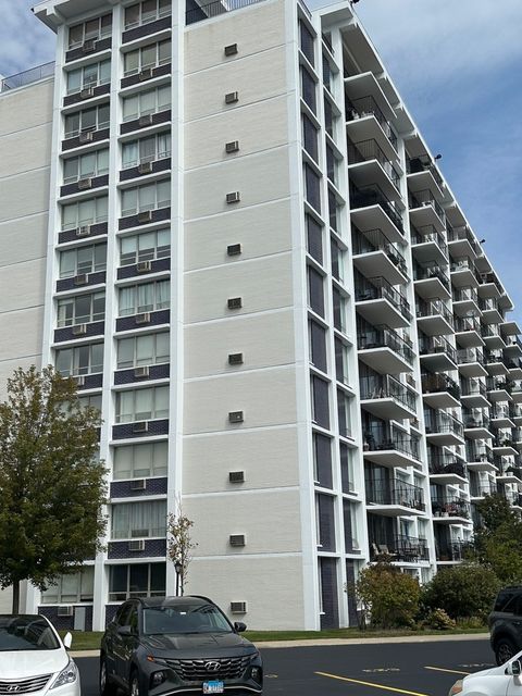 Photo of 8809 W Golf Road #11F, Niles, IL 60714 (MLS # 12529035)