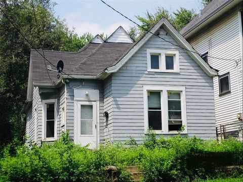 Photo of 1619 S Faraday Avenue, Peoria, IL 61605 (MLS # 12566742)