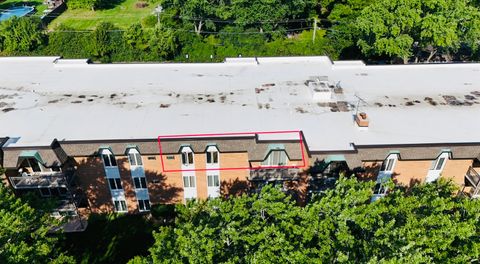 Tiny photo for 4250 Saratoga Avenue #L305, Downers Grove, IL 60515 (MLS # 12532136)