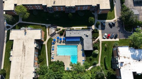 Tiny photo for 4250 Saratoga Avenue #L305, Downers Grove, IL 60515 (MLS # 12532136)