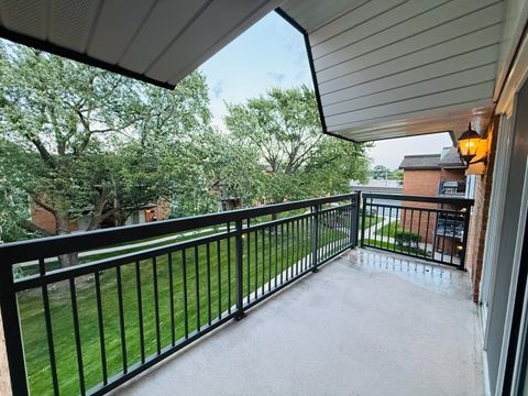 Tiny photo for 4250 Saratoga Avenue #L305, Downers Grove, IL 60515 (MLS # 12532136)
