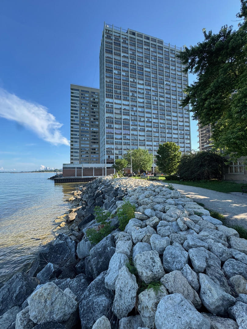6171 N SHERIDAN Road 2809