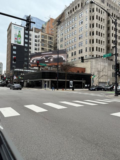 29 W Division Street Chicago IL 60610