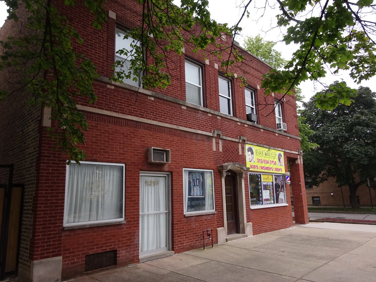 5259 W Montrose Avenue