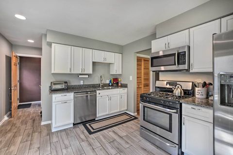 Tiny photo for 1218 S 7th Street, St. Charles, IL 60174 (MLS # 12495946)
