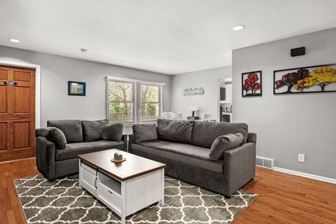 Tiny photo for 1218 S 7th Street, St. Charles, IL 60174 (MLS # 12495946)