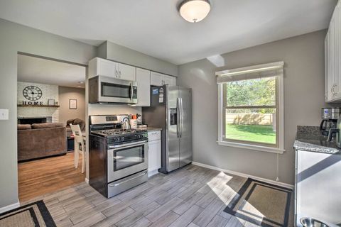 Tiny photo for 1218 S 7th Street, St. Charles, IL 60174 (MLS # 12495946)