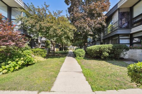 Tiny photo for 524 W Barry Avenue, Chicago, IL 60657 (MLS # 12491352)