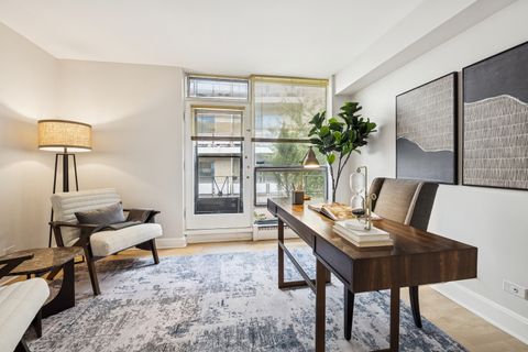 Tiny photo for 524 W Barry Avenue, Chicago, IL 60657 (MLS # 12491352)