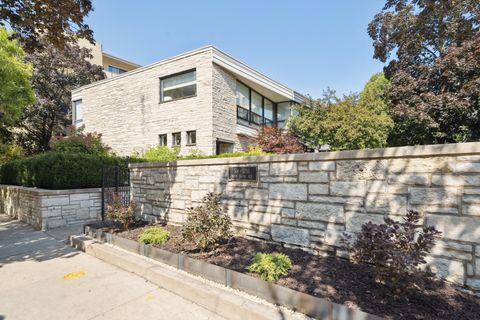 Tiny photo for 524 W Barry Avenue, Chicago, IL 60657 (MLS # 12491352)