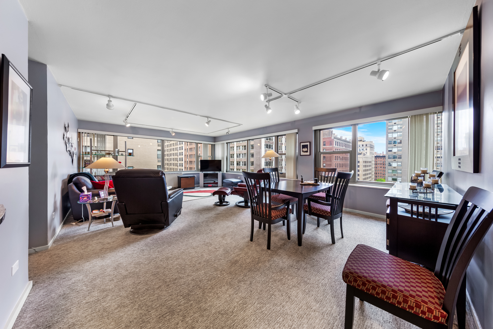 247 E Chestnut Street 1102
