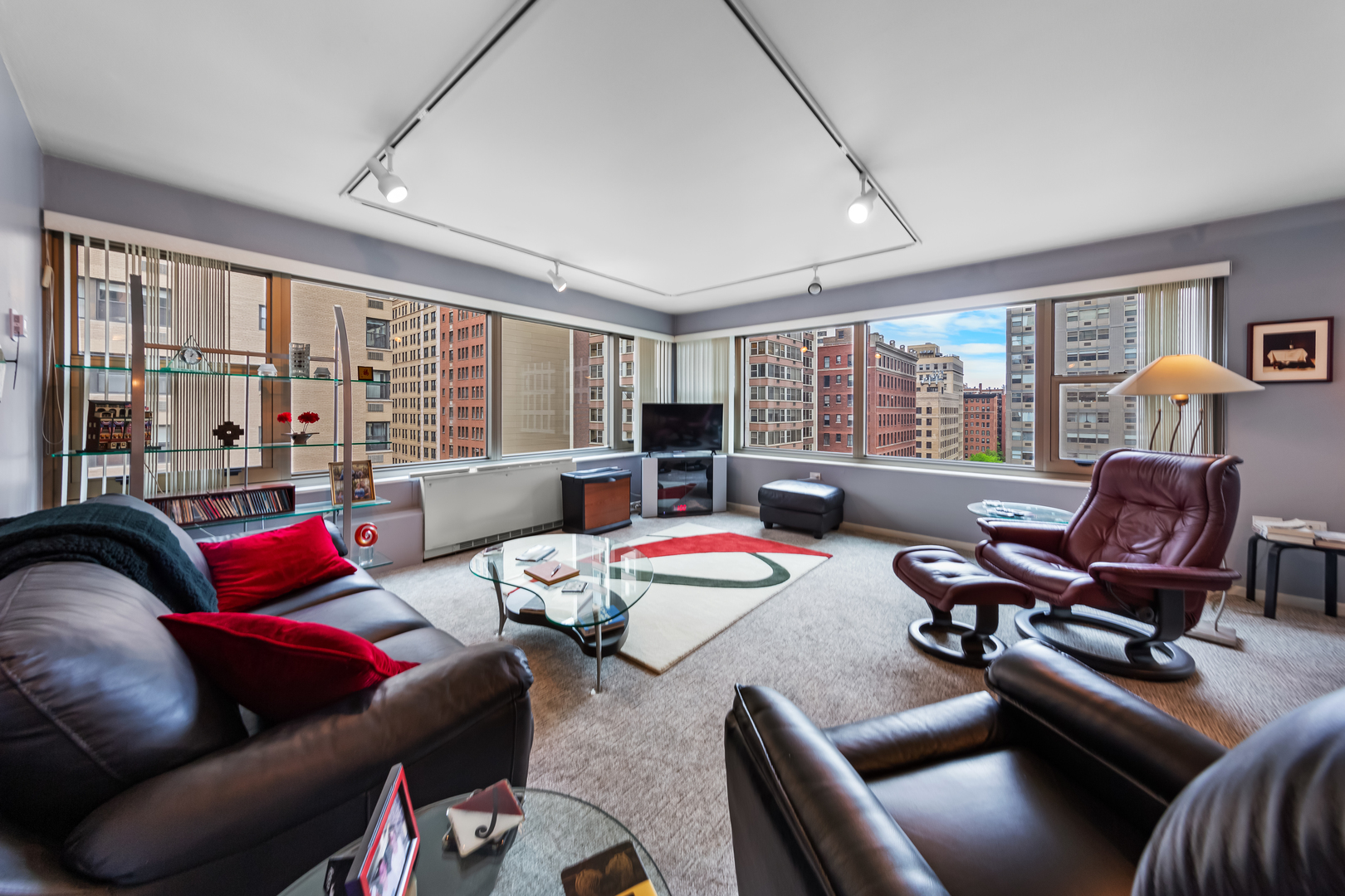 247 E Chestnut Street 1102