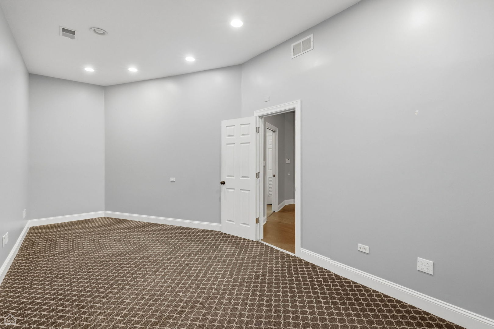 4124 N Lincoln Avenue