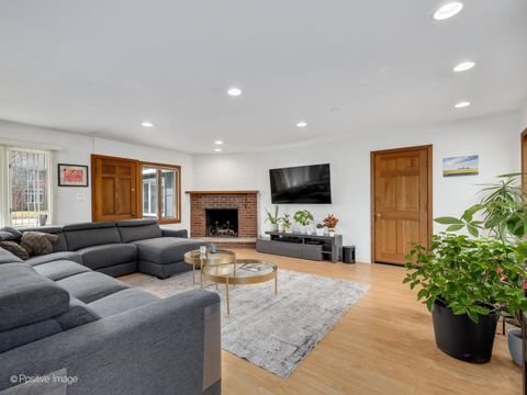 Tiny photo for 5549 Laurel Avenue, La Grange Highlands, IL 60525 (MLS # 12570937)