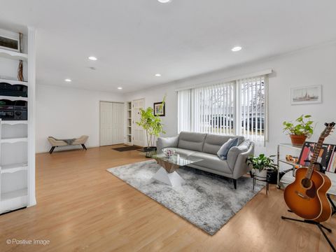 Tiny photo for 5549 Laurel Avenue, La Grange Highlands, IL 60525 (MLS # 12570937)