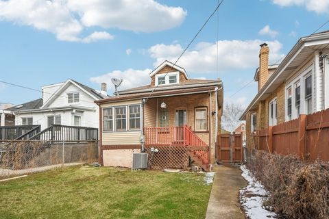 Tiny photo for 2928 N Rutherford Avenue, Chicago, IL 60634 (MLS # 12594250)