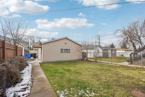 Tiny photo for 2928 N Rutherford Avenue, Chicago, IL 60634 (MLS # 12594250)