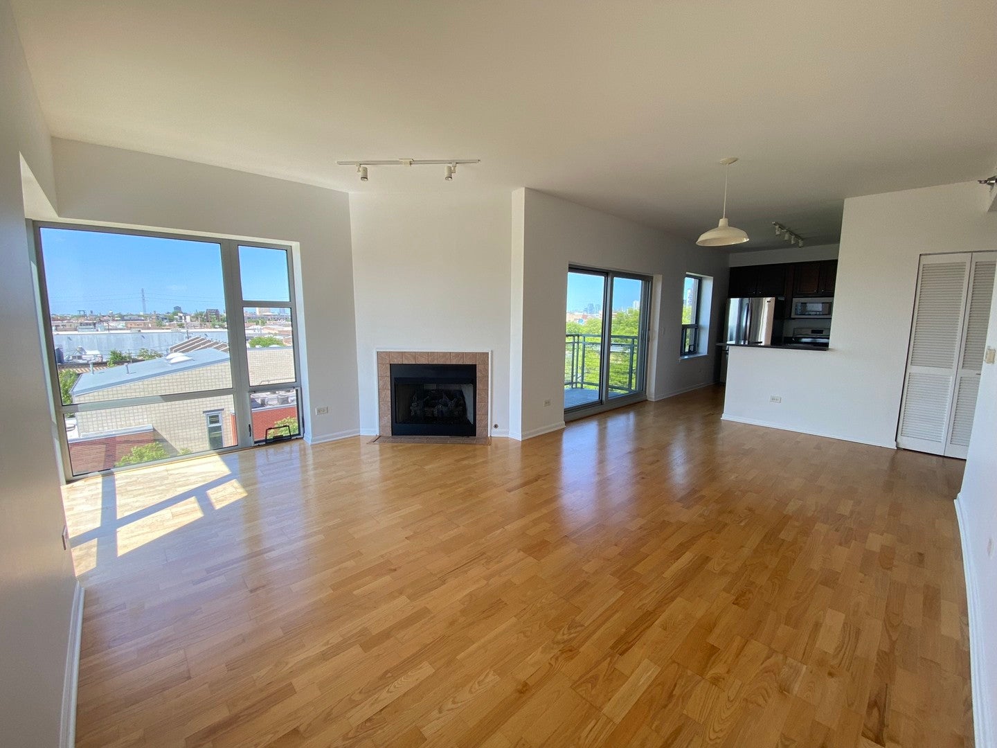 100 N Hermitage Avenue 608