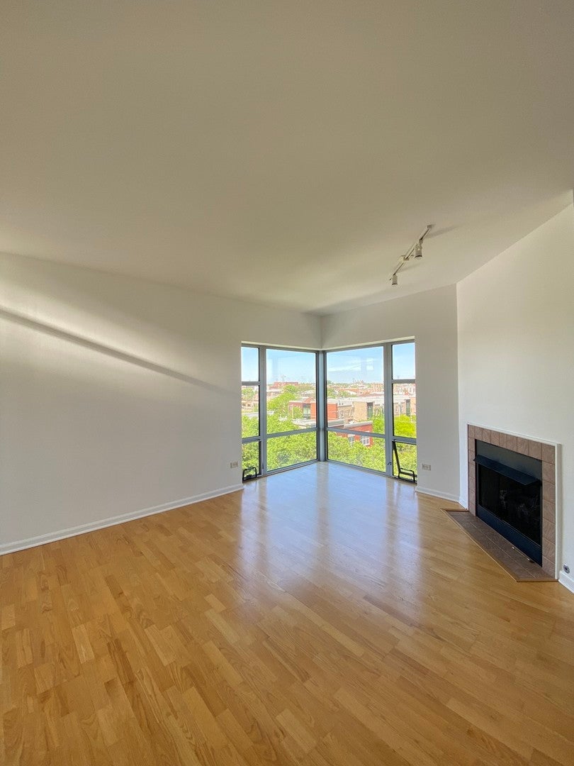 100 N Hermitage Avenue 608