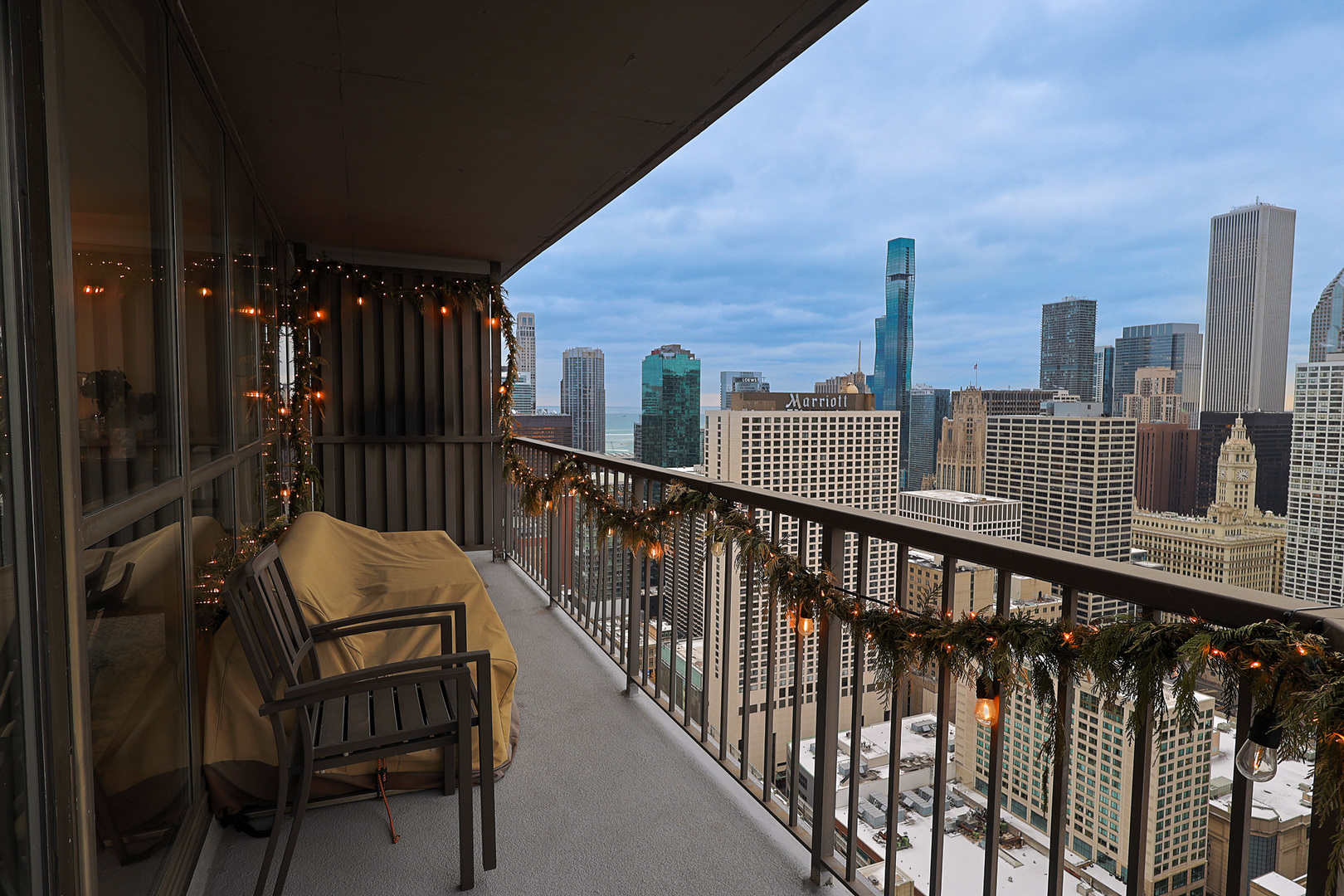 10 E Ontario Street 4904