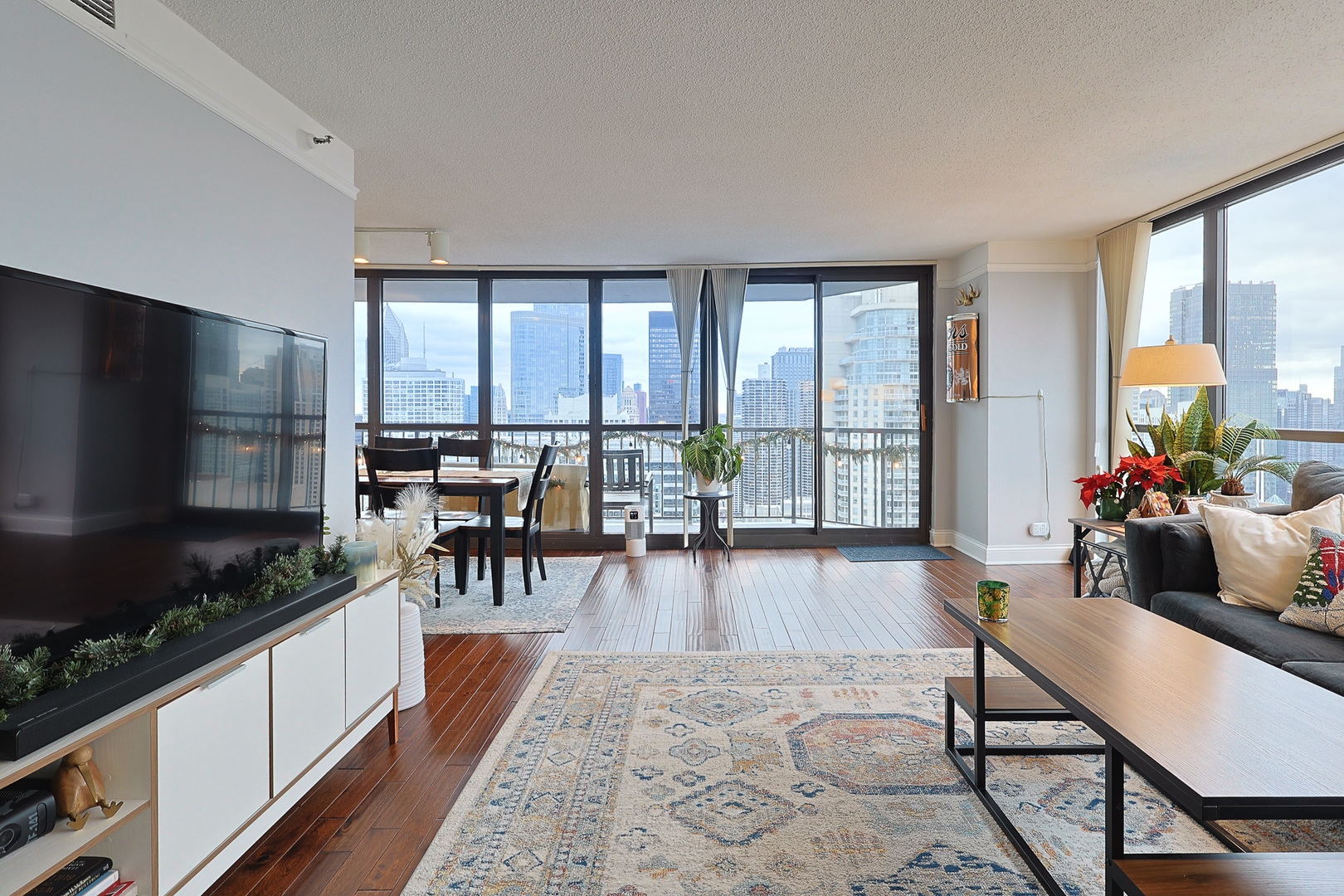 10 E Ontario Street 4904