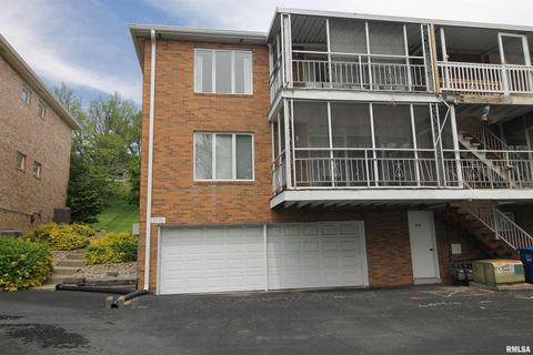 Tiny photo for 3715 35TH Street #4, Moline, IL 61265 (MLS # QC4262972)