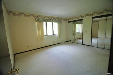 Tiny photo for 3715 35TH Street #4, Moline, IL 61265 (MLS # QC4262972)