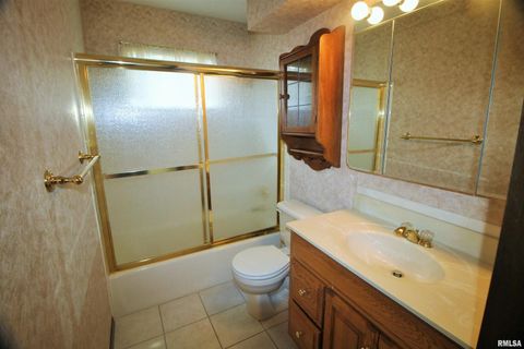 Tiny photo for 3715 35TH Street #4, Moline, IL 61265 (MLS # QC4262972)