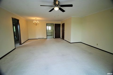 Tiny photo for 3715 35TH Street #4, Moline, IL 61265 (MLS # QC4262972)