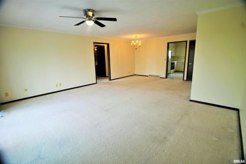 Tiny photo for 3715 35TH Street #4, Moline, IL 61265 (MLS # QC4262972)