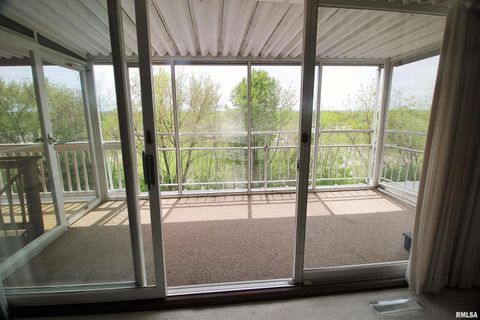 Tiny photo for 3715 35TH Street #4, Moline, IL 61265 (MLS # QC4262972)