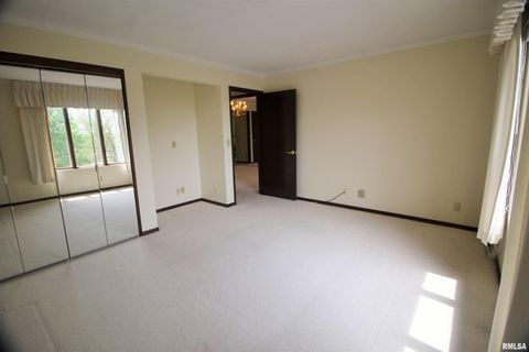 Tiny photo for 3715 35TH Street #4, Moline, IL 61265 (MLS # QC4262972)