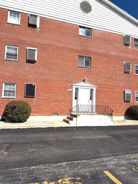 Photo of 6135 W 94th Street #A3, Oak Lawn, IL 60453 (MLS # 12776282)