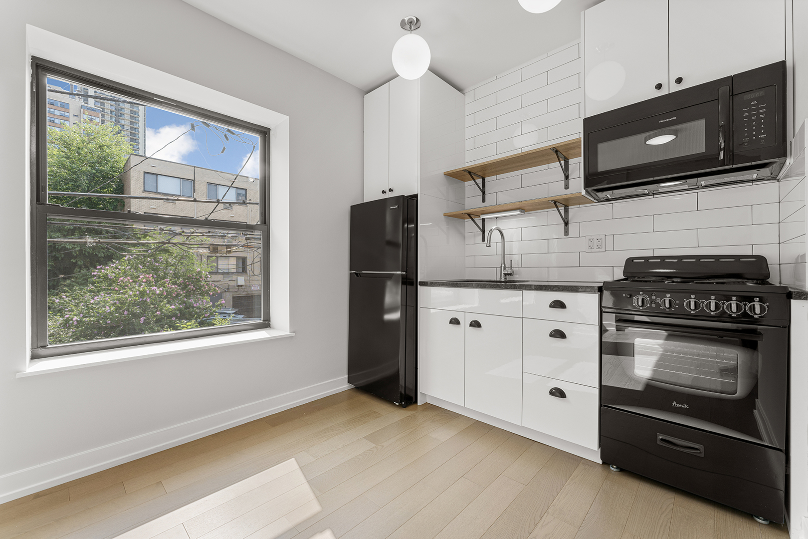 6019 N Winthrop Avenue 207