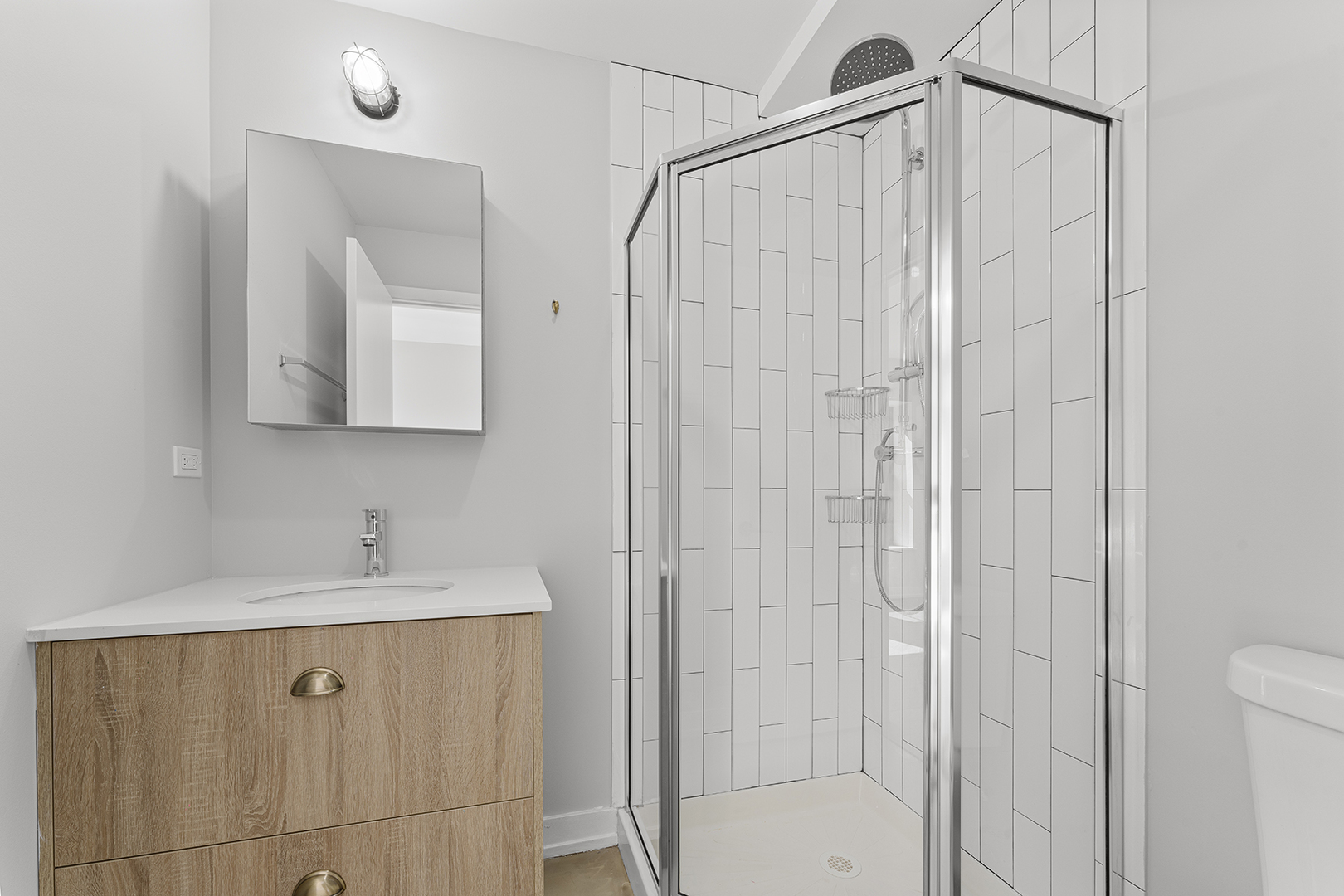 6019 N Winthrop Avenue 207