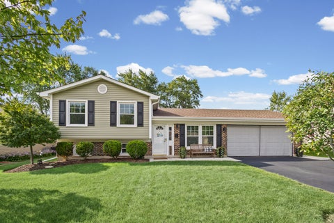 Photo of 525 Ginger Trail, Lake Zurich, IL 60047 (MLS # 12749678)