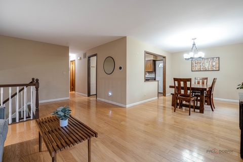 Tiny photo for 125 S Deerpath Drive, Vernon Hills, IL 60061 (MLS # 12611941)