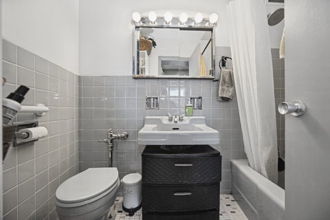 Tiny photo for 1150 N LAKE SHORE Drive #18L, Chicago, IL 60611 (MLS # 12791153)