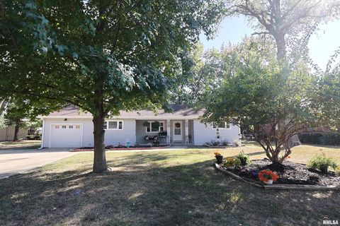 Photo of 11 RIDGE Road, Centralia, IL 62801 (MLS # EB460101)