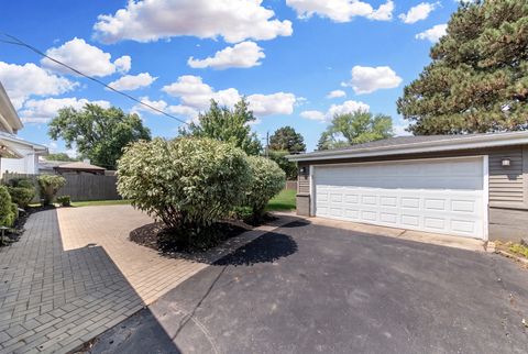 Tiny photo for 704 N Wilshire Drive, Mount Prospect, IL 60056 (MLS # 12707547)